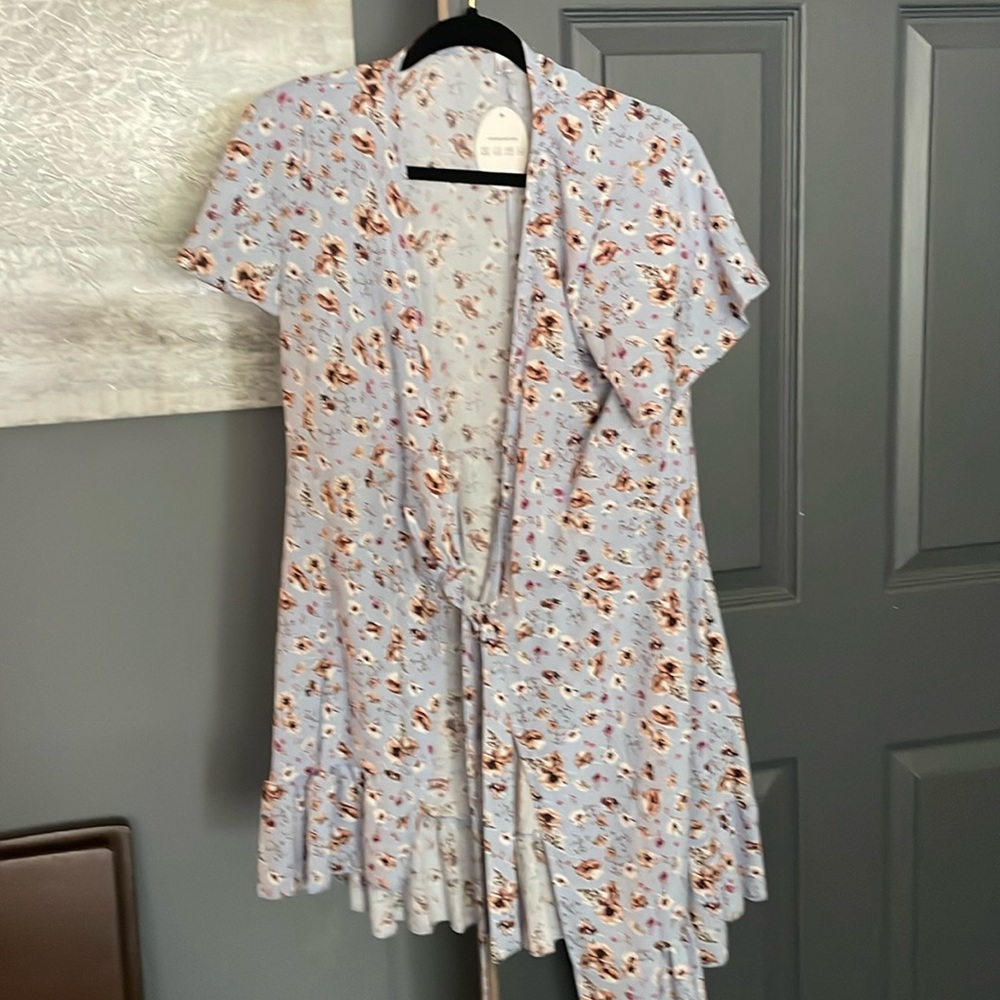 Never worn, nice spring dress